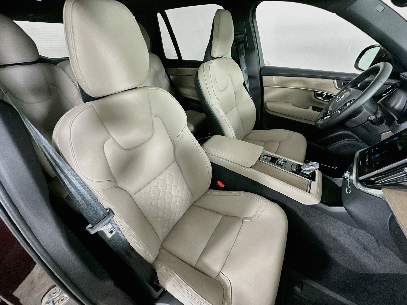 New 2026 Volvo XC90 B5 Core w/ Protection Package Premier AWD/4WD image 44