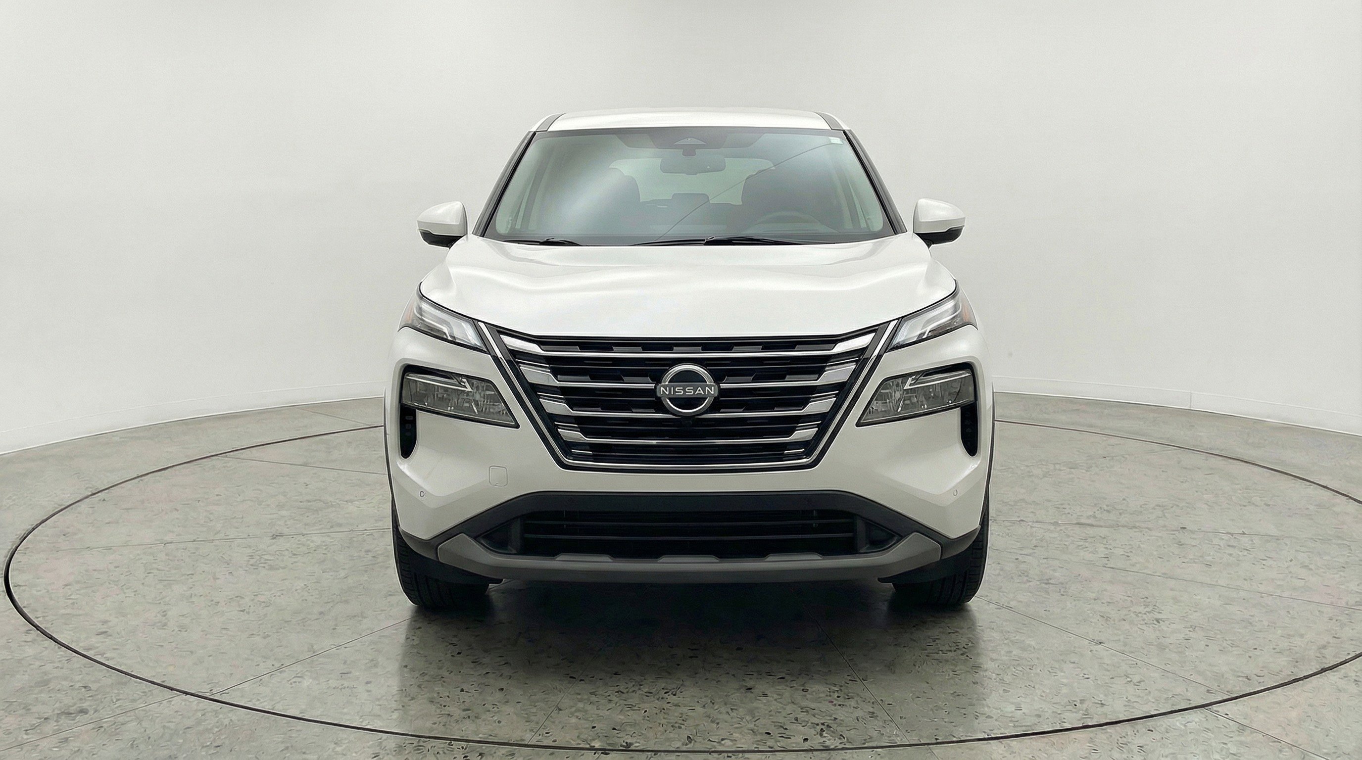Used 2025 Nissan Rogue SV FWD image 2