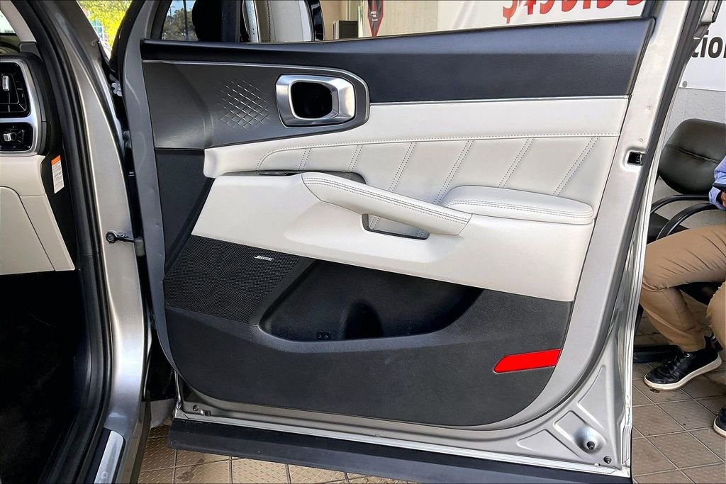 Used 2023 Kia Sorento SX Prestige image 22