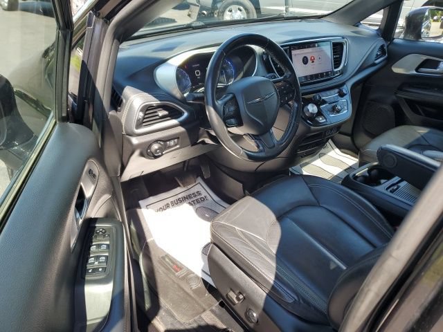 Used 2021 Chrysler Pacifica Touring-L w/ Uconnect Theater Family Group AWD/4WD image 12
