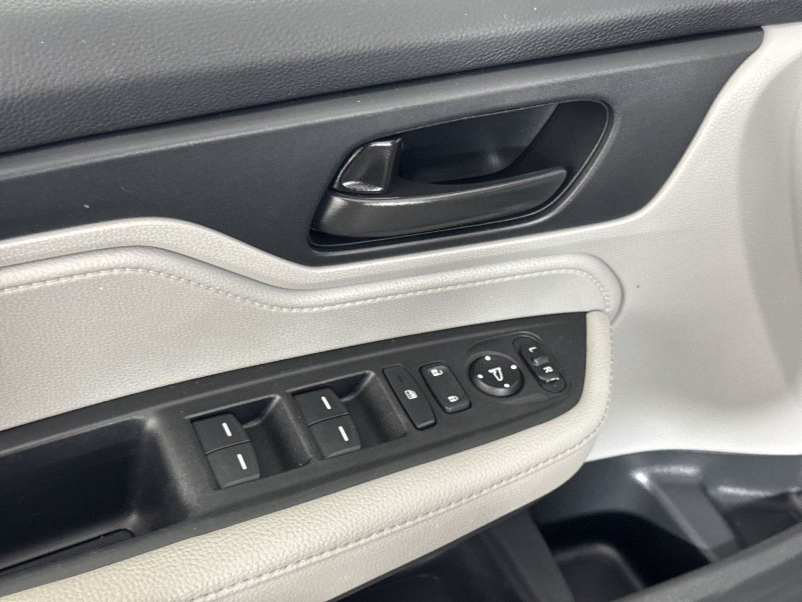 Used 2024 Honda Odyssey EX image 15