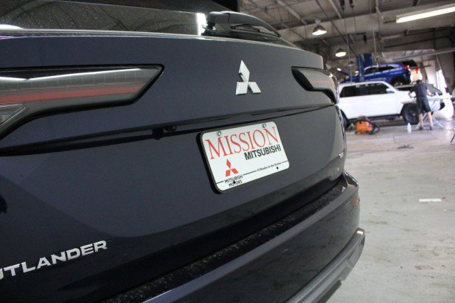 New 2026 Mitsubishi Outlander SE image 4