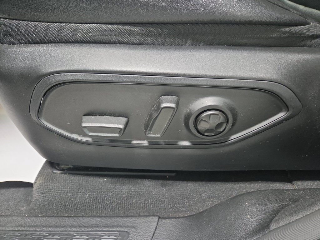 Used 2023 Jeep Grand Cherokee L Limited AWD/4WD image 29
