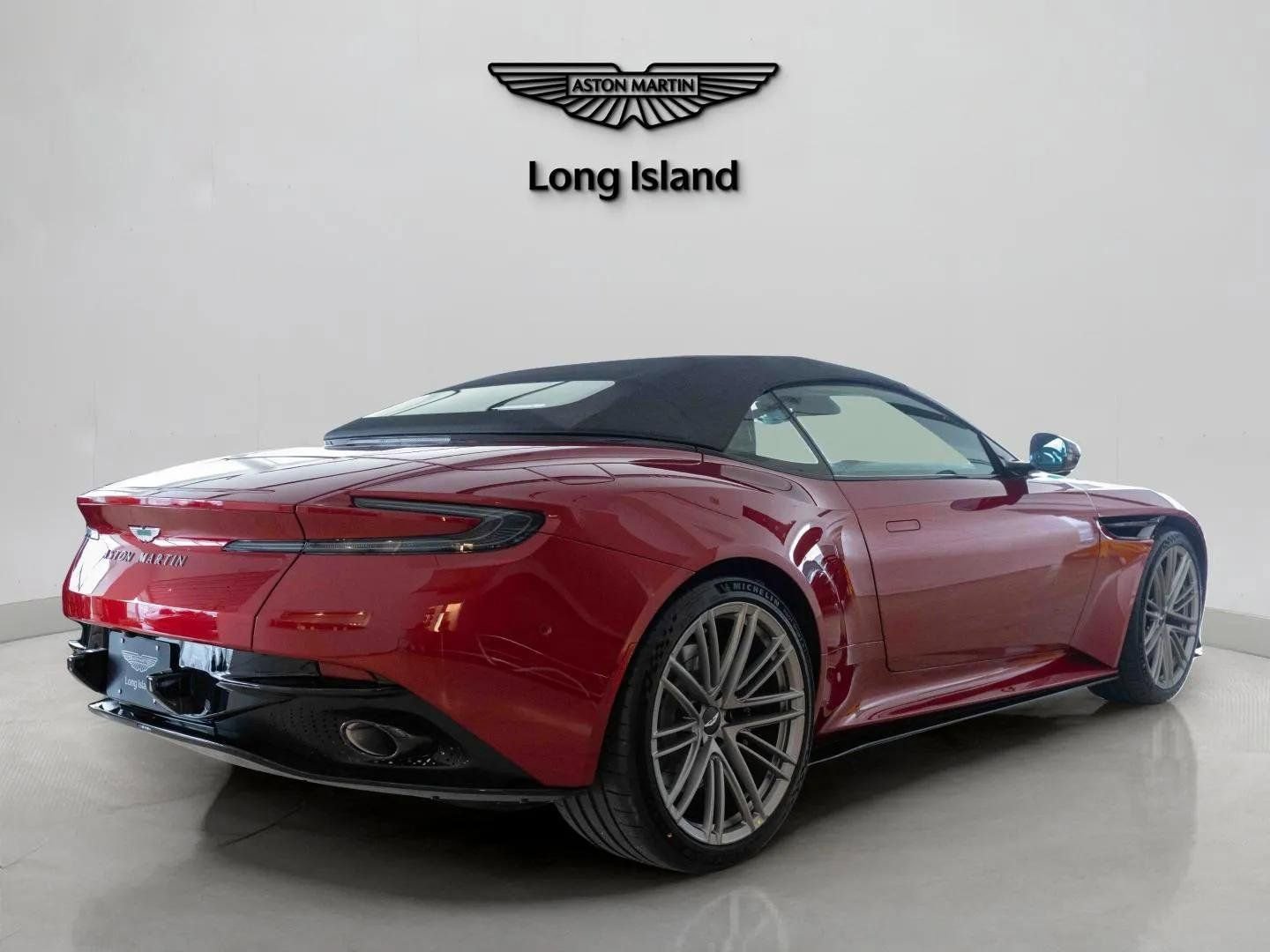 Used 2025 Aston Martin DB12 Convertible RWD image 8