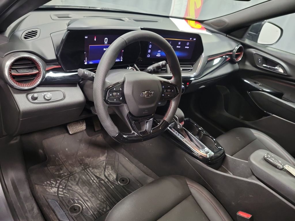 Used 2025 Chevrolet Trax RS w/ Sunroof Package image 13