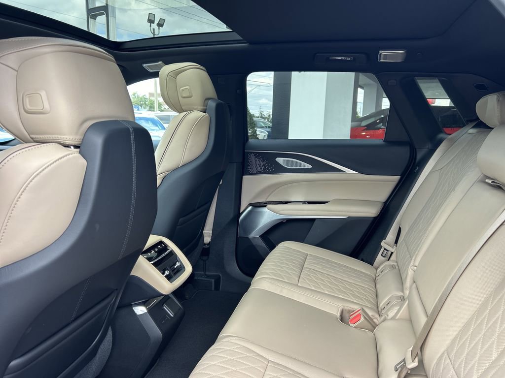 New 2026 Cadillac Lyriq Signature Sport w/ Nappa Leather Package AWD/4WD image 17