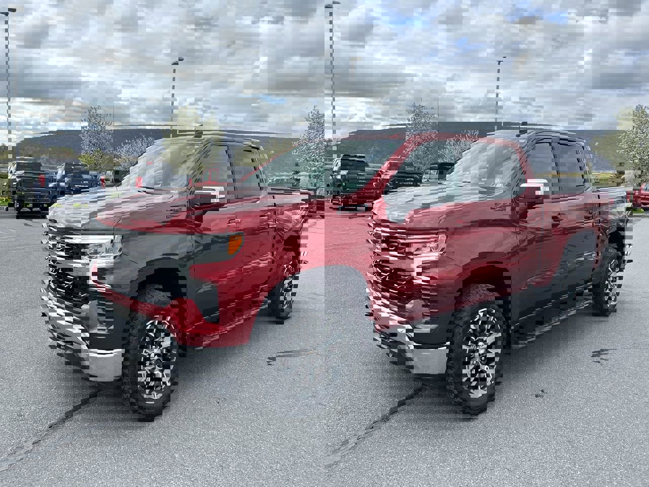 Used 2023 Chevrolet Silverado 1500 LT w/ Z71 Off-Road Package image 3