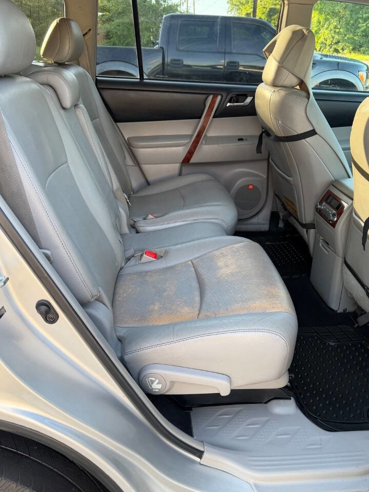 Used 2011 Toyota Highlander Limited w/ Tow Pkg FWD image 12