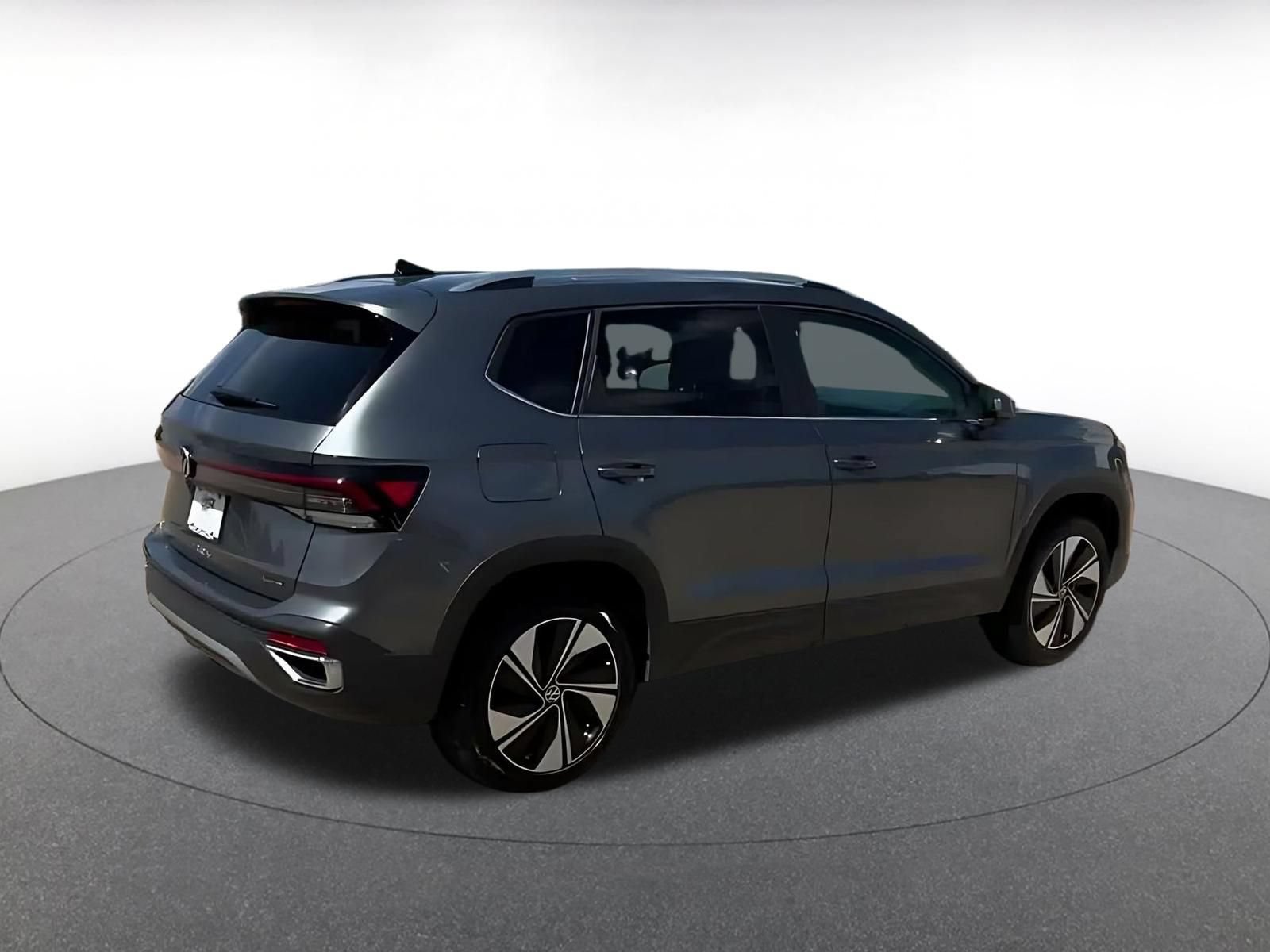 Used 2026 Volkswagen Taos SE AWD/4WD image 11