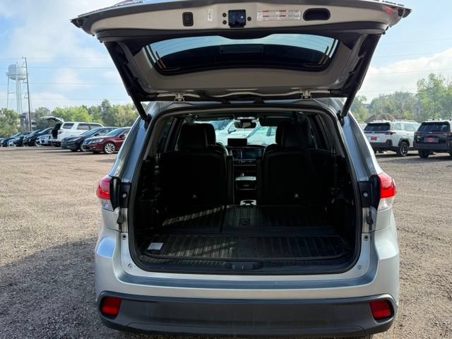 Used 2018 Toyota Highlander XLE AWD/4WD image 16