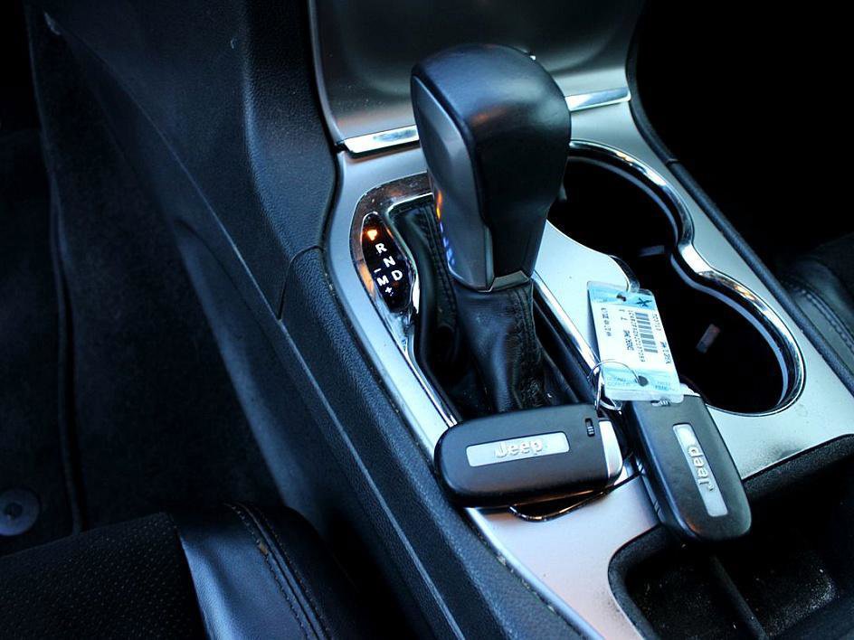 Used 2018 Jeep Grand Cherokee Altitude image 12