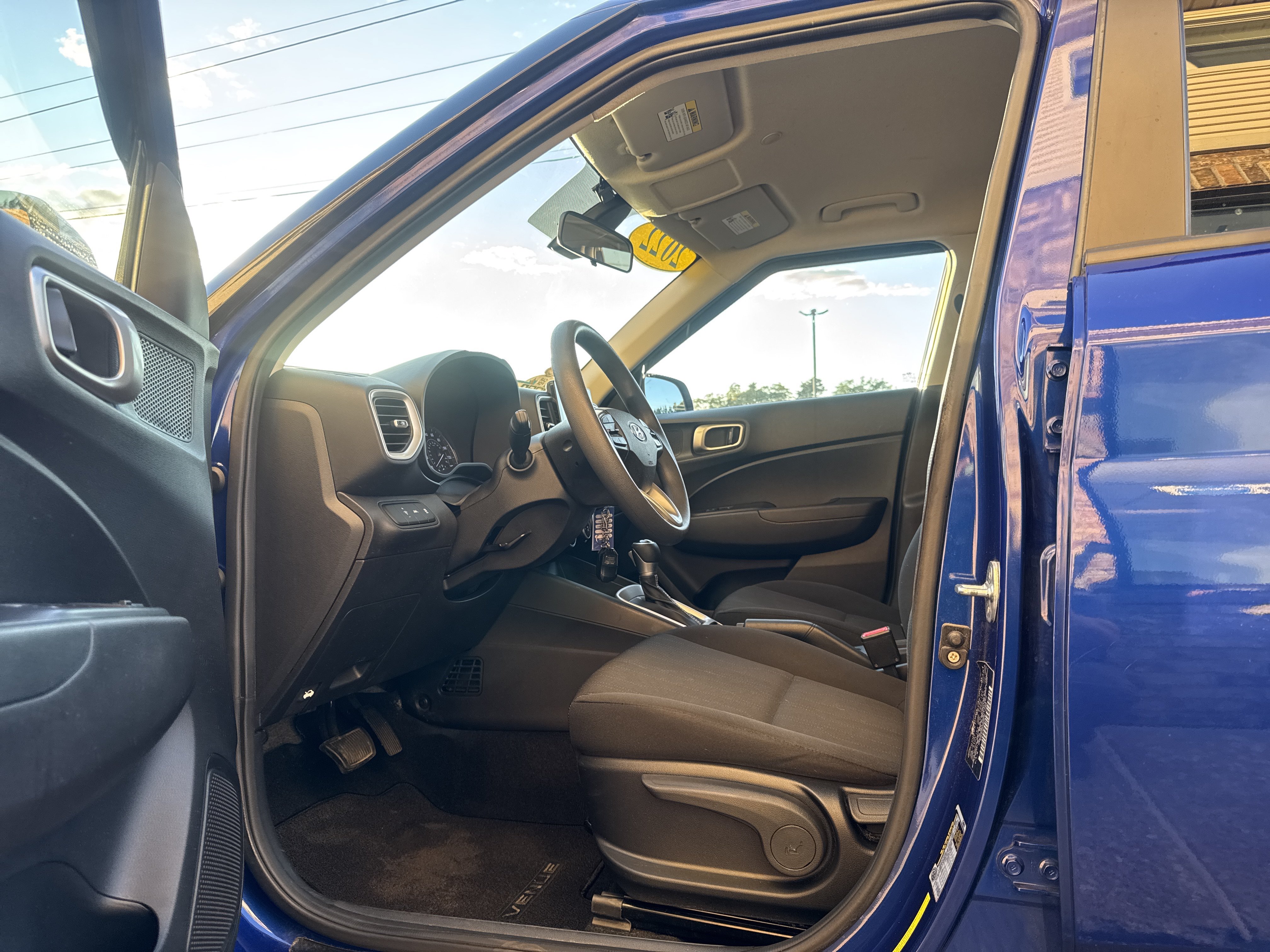 Used 2022 Hyundai Venue SE FWD image 9