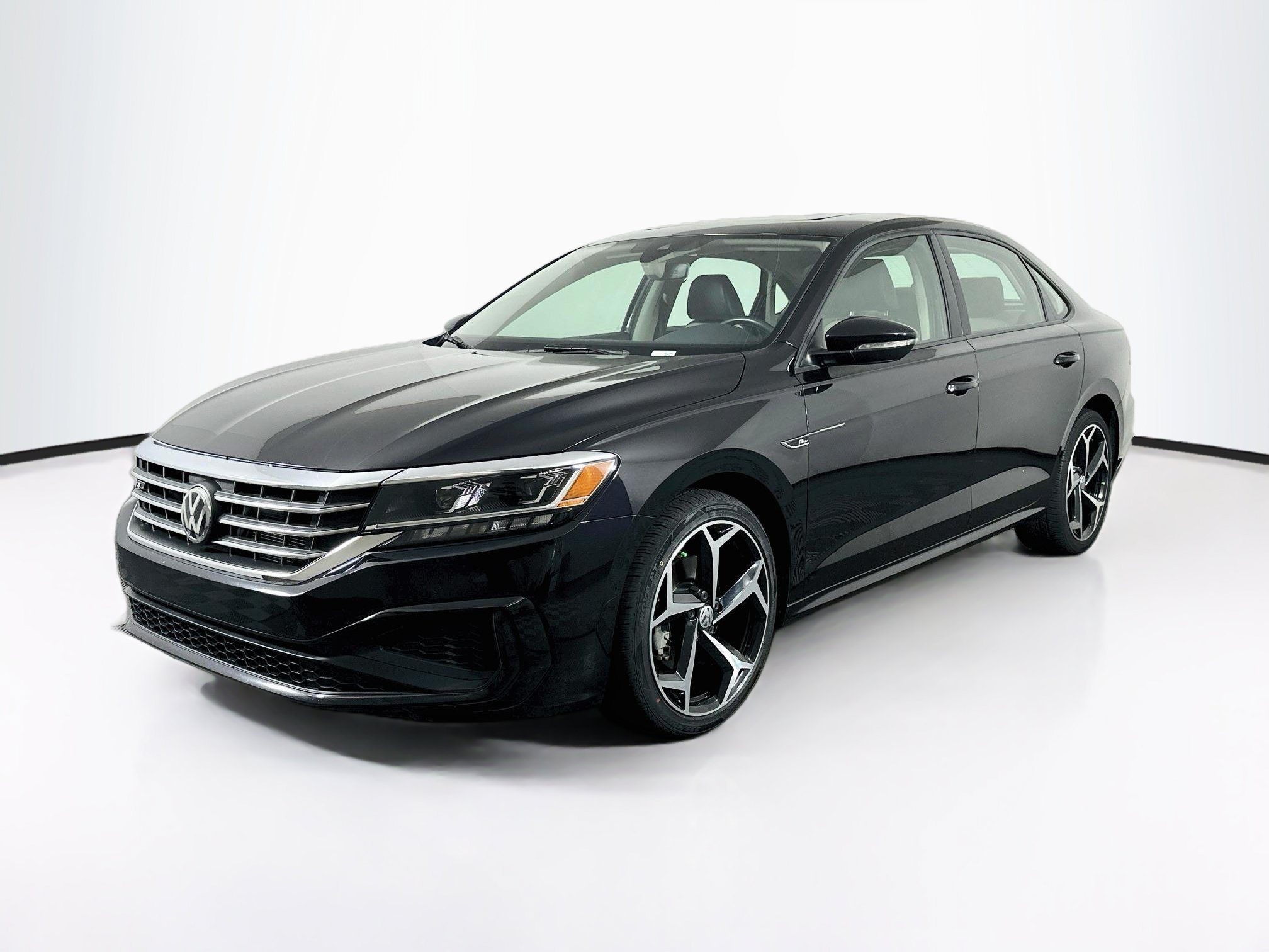 Used 2020 Volkswagen Passat 2.0T R-Line FWD image 3