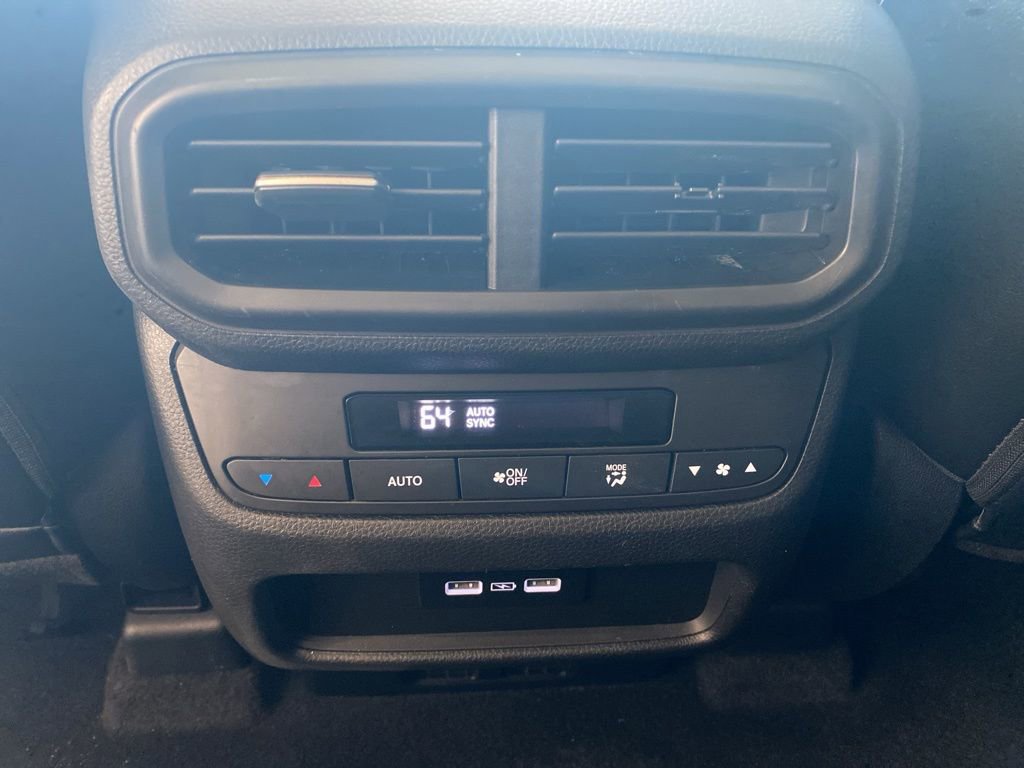 Used 2023 Honda Pilot Touring image 13