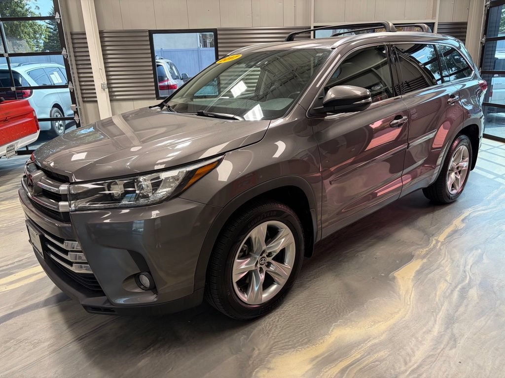 Used 2017 Toyota Highlander Limited AWD/4WD image 41