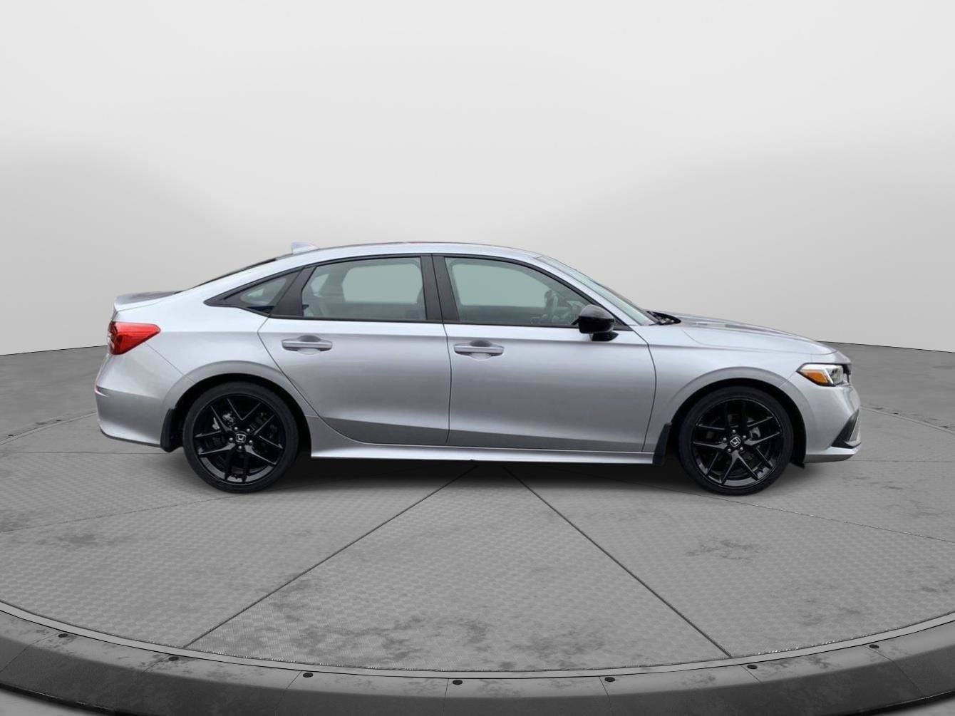 Used 2023 Honda Civic Sport image 2