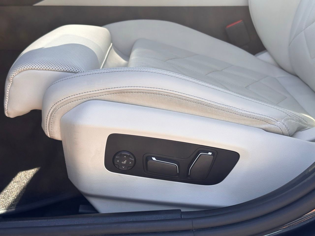 Used 2024 BMW 530i w/ Premium Package image 30