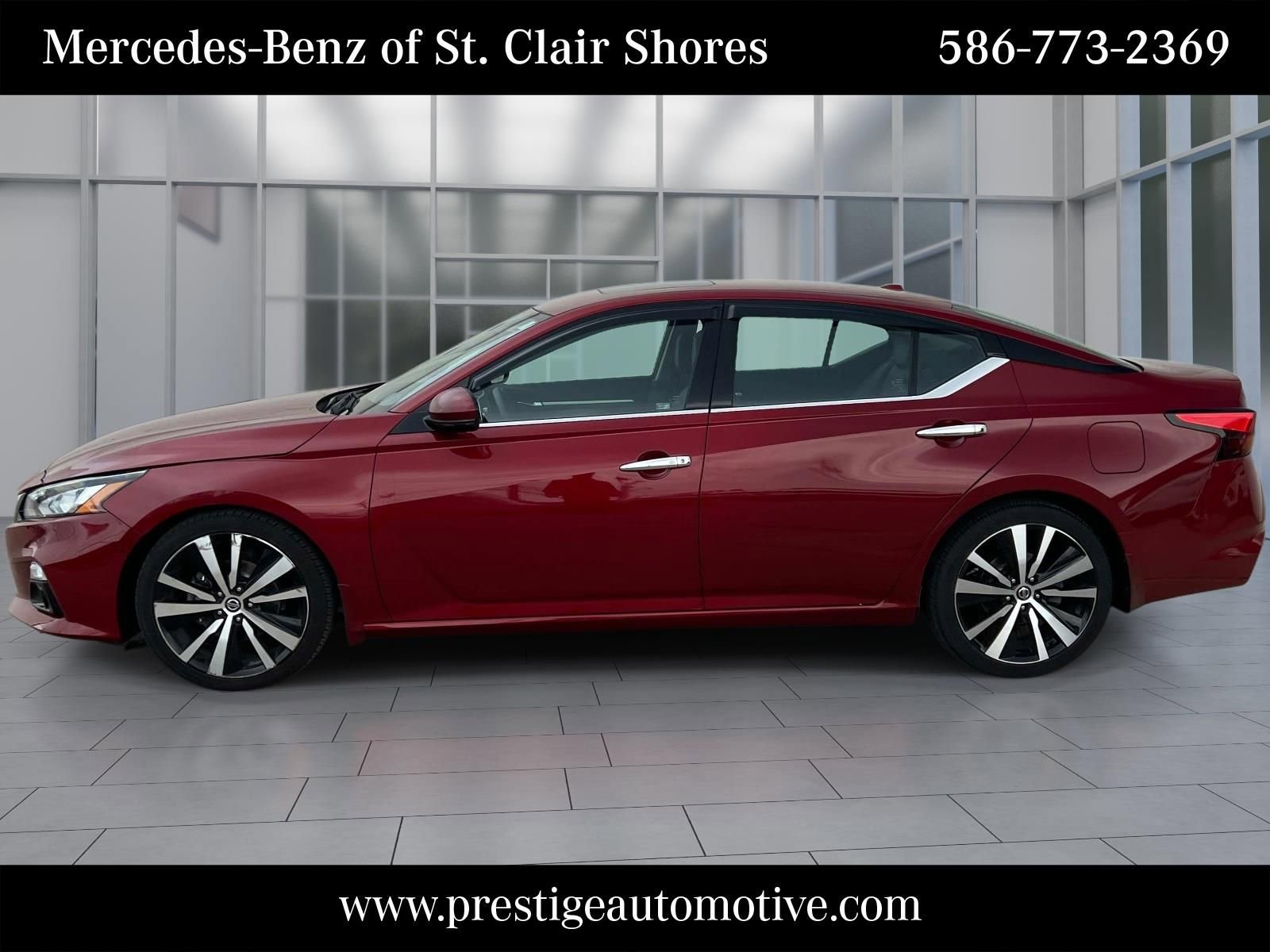 Used 2020 Nissan Altima 2.0 Platinum FWD image 2