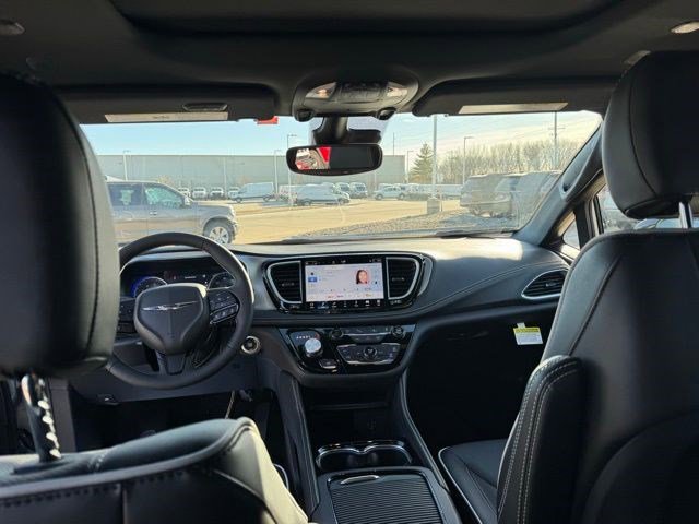 New 2026 Chrysler Pacifica Limited w/ S Appearance Package image 32