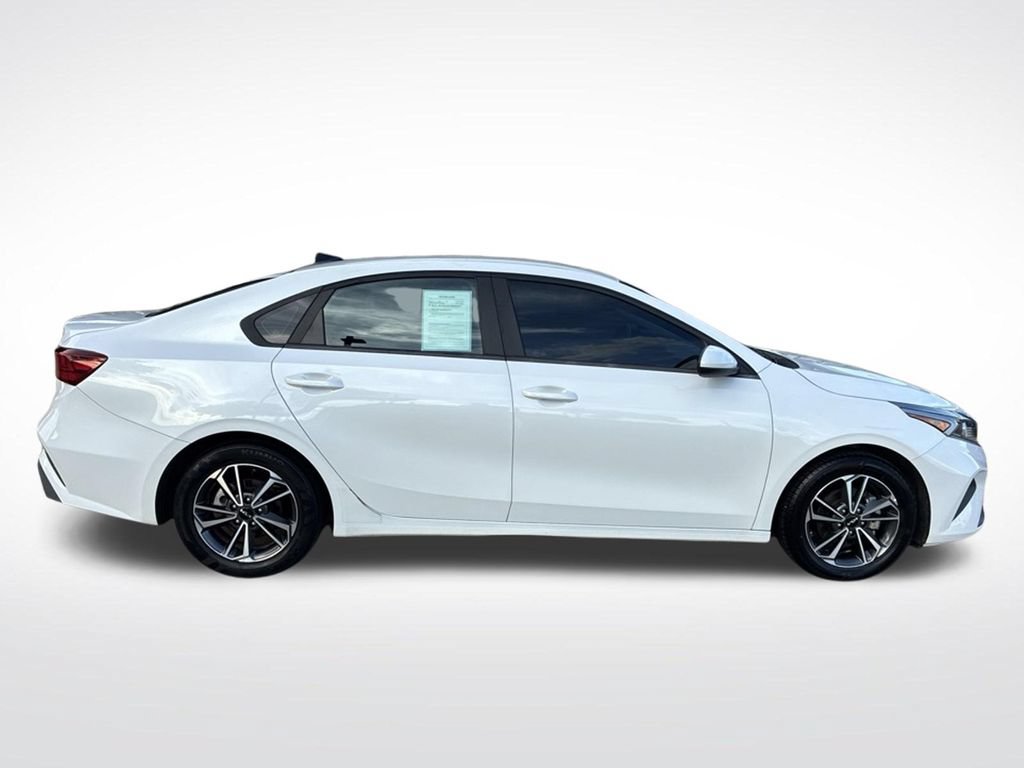 Used 2022 Kia Forte LXS FWD image 5
