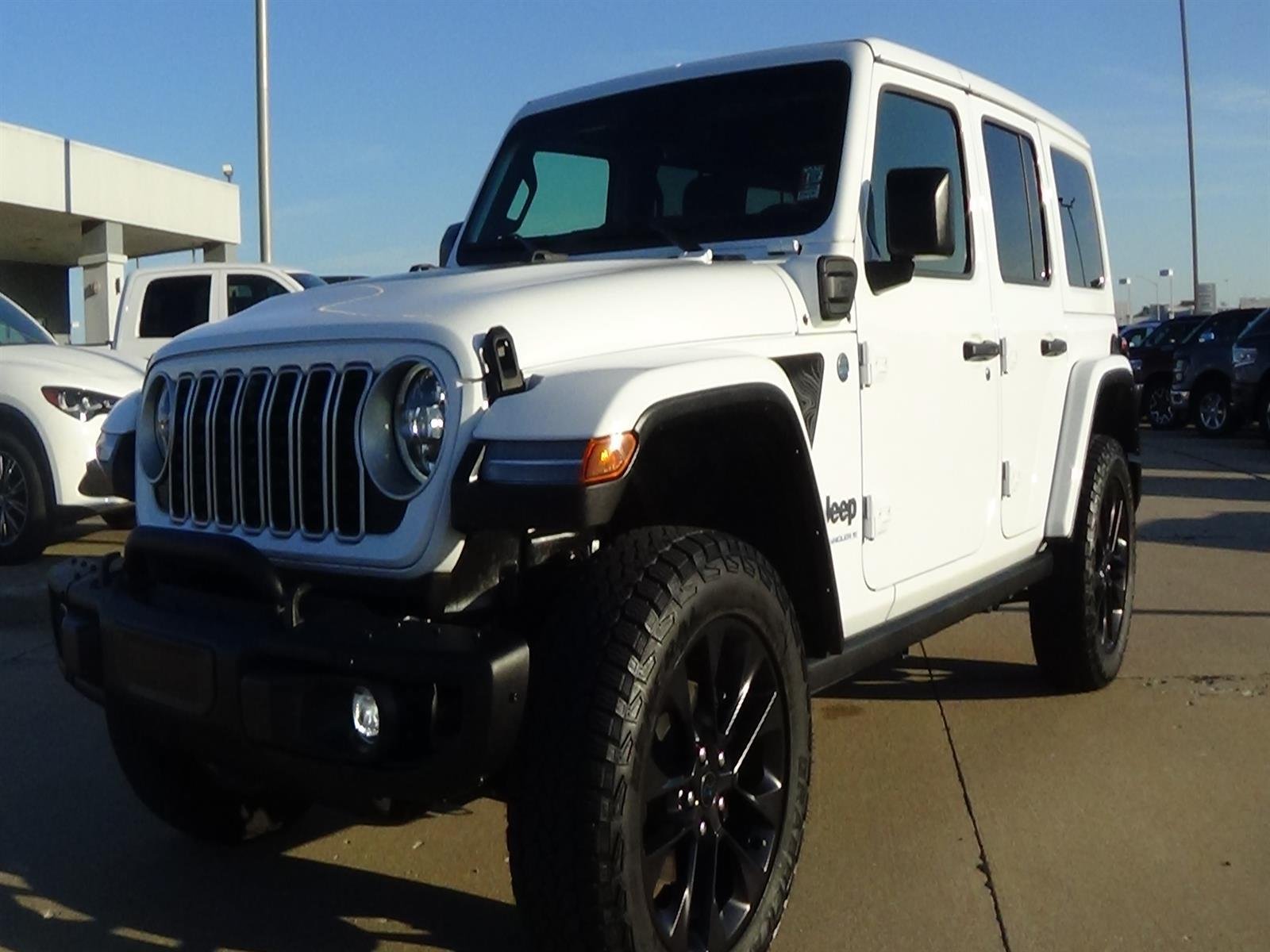 Used 2024 Jeep Wrangler Unlimited w/ Convenience Group AWD/4WD image 2