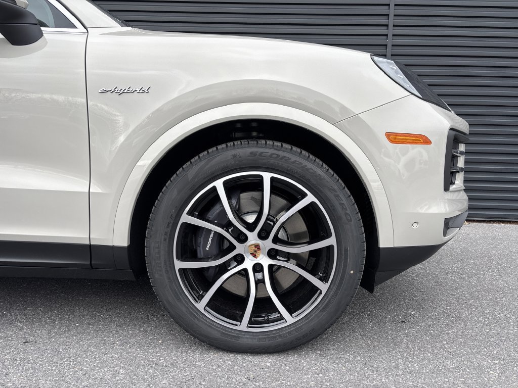New 2026 Porsche Cayenne E-Hybrid AWD/4WD image 9