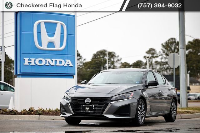 Used 2025 Nissan Altima 2.5 SV image 1