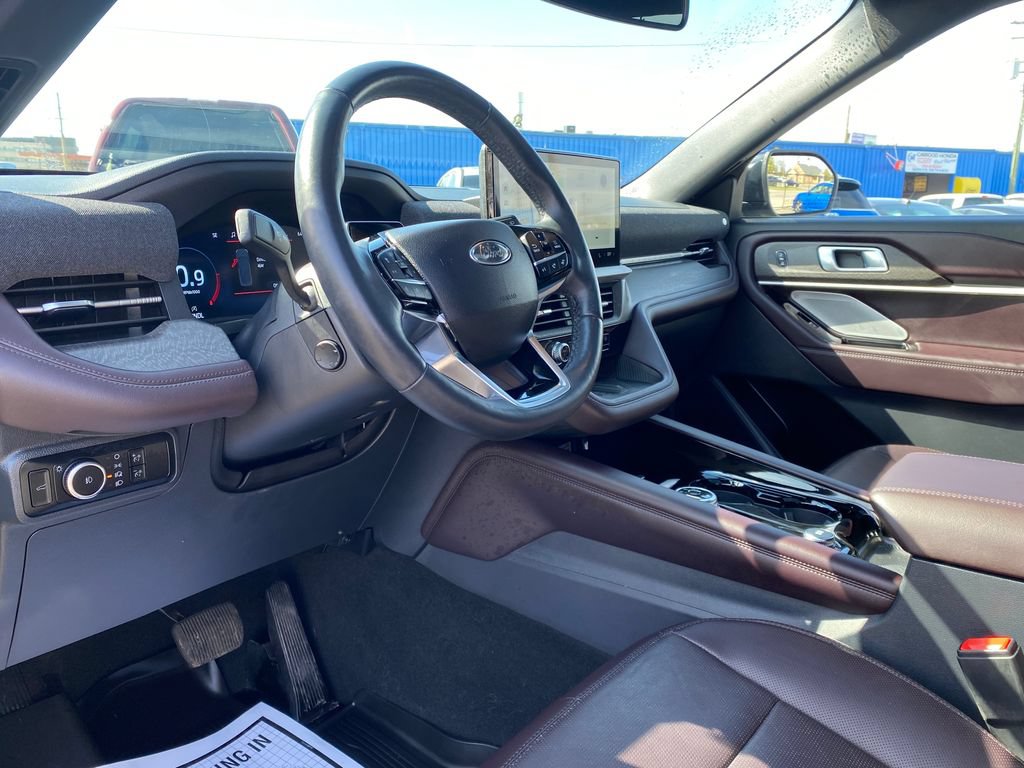 Used 2025 Ford Explorer Platinum AWD/4WD image 11