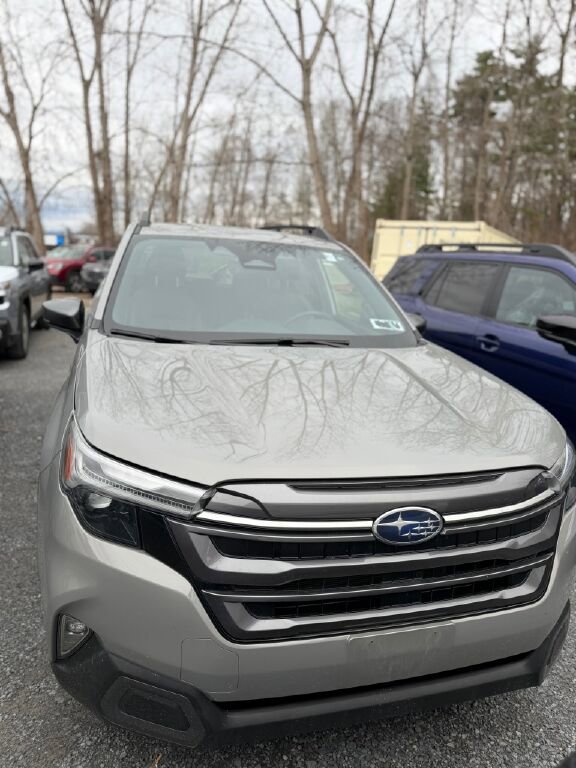 Used 2025 Subaru Forester Limited AWD/4WD image 3