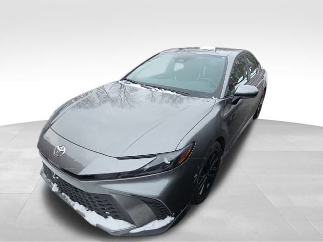 Used 2025 Toyota Camry SE image 2