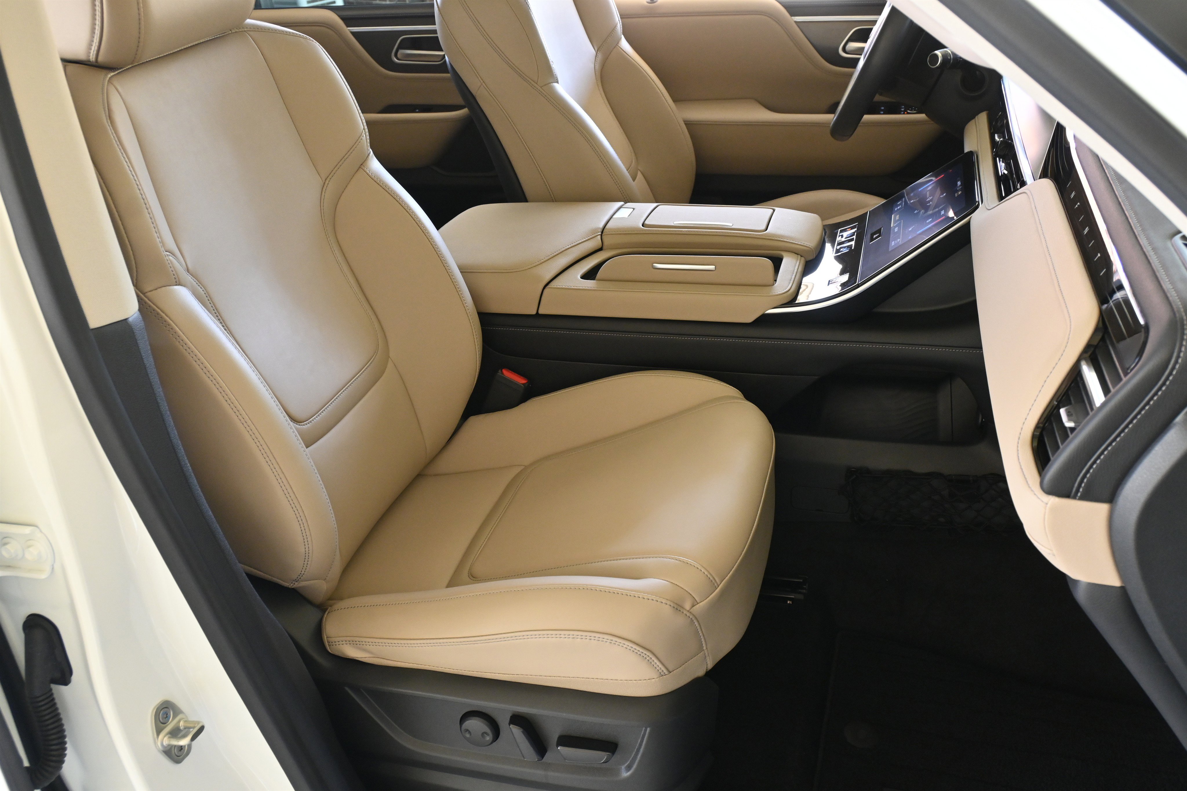 Used 2025 INFINITI QX80 Pure w/ Cargo Package image 22