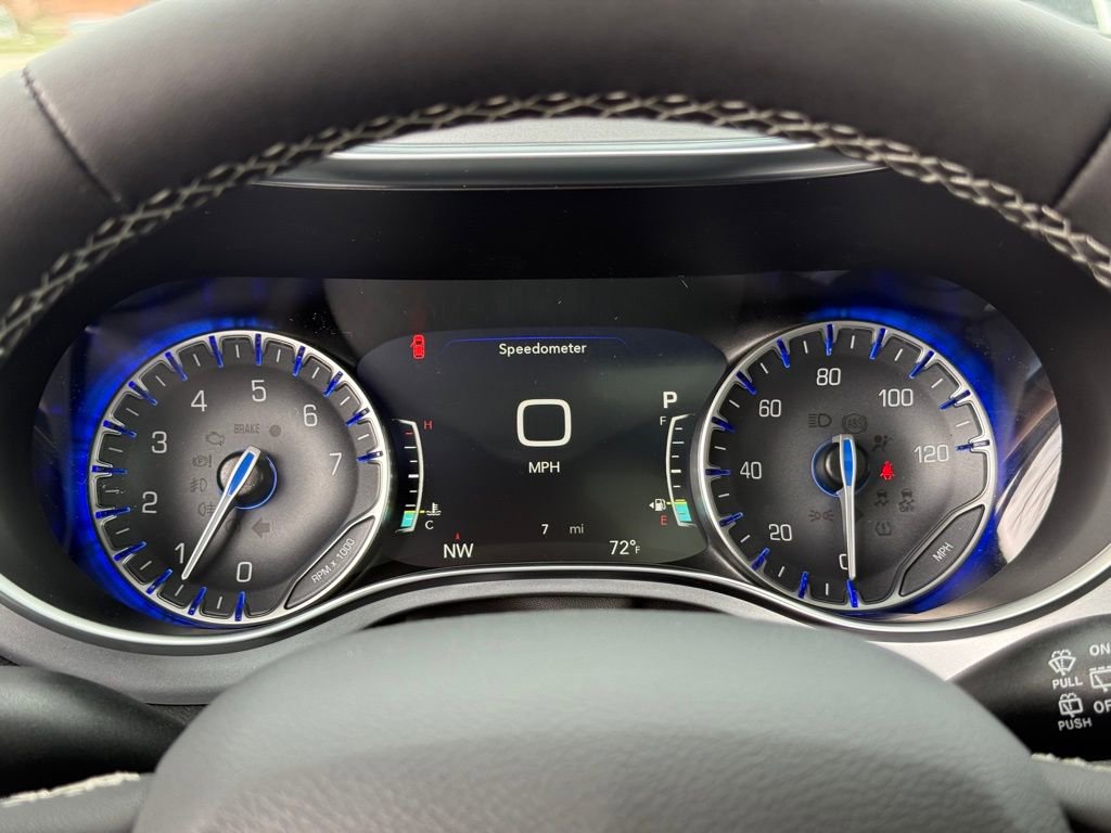 New 2026 Chrysler Pacifica Limited image 17