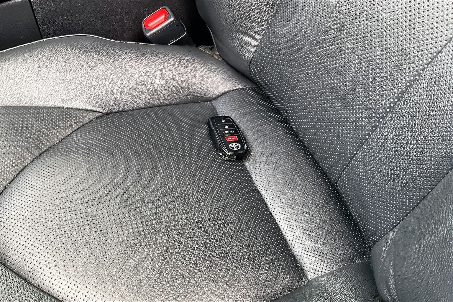 Used 2024 Toyota Grand Highlander AWD image 14