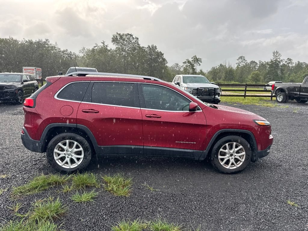 Used 2017 Jeep Cherokee Latitude w/ Comfort/Convenience Group FWD image 6