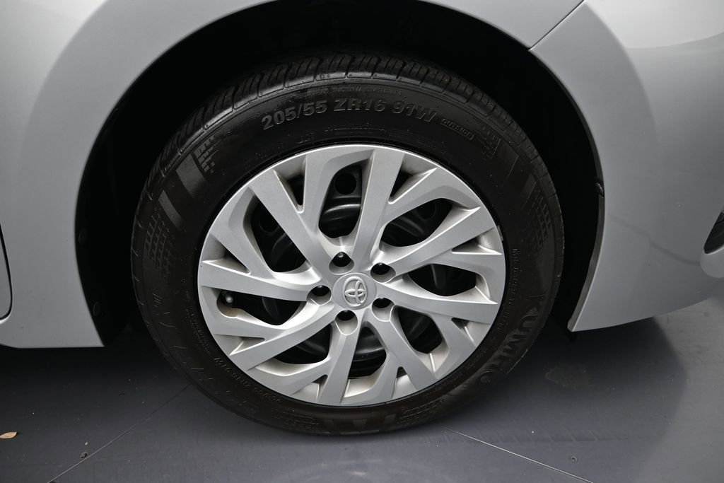 Used 2018 Toyota Corolla LE FWD image 9