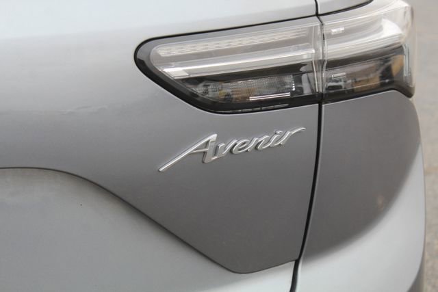 Used 2022 Buick Envision Avenir w/ Technology Package II FWD image 5