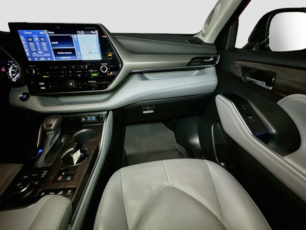 Used 2022 Toyota Highlander Limited AWD/4WD image 30