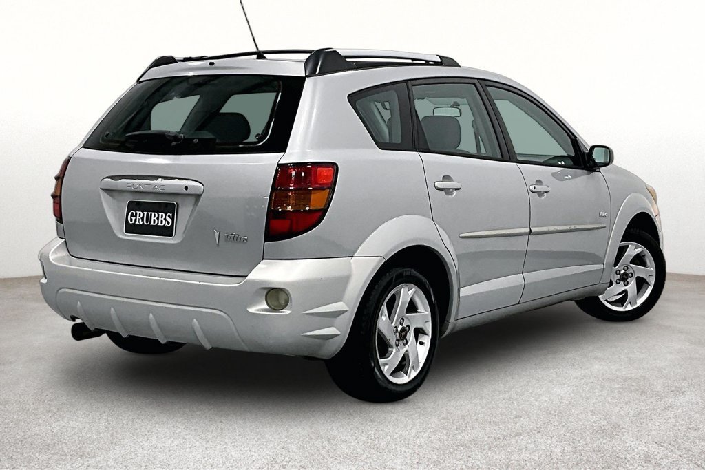 Used 2004 Pontiac Vibe w/ Moon And Tunes Value Package FWD image 2