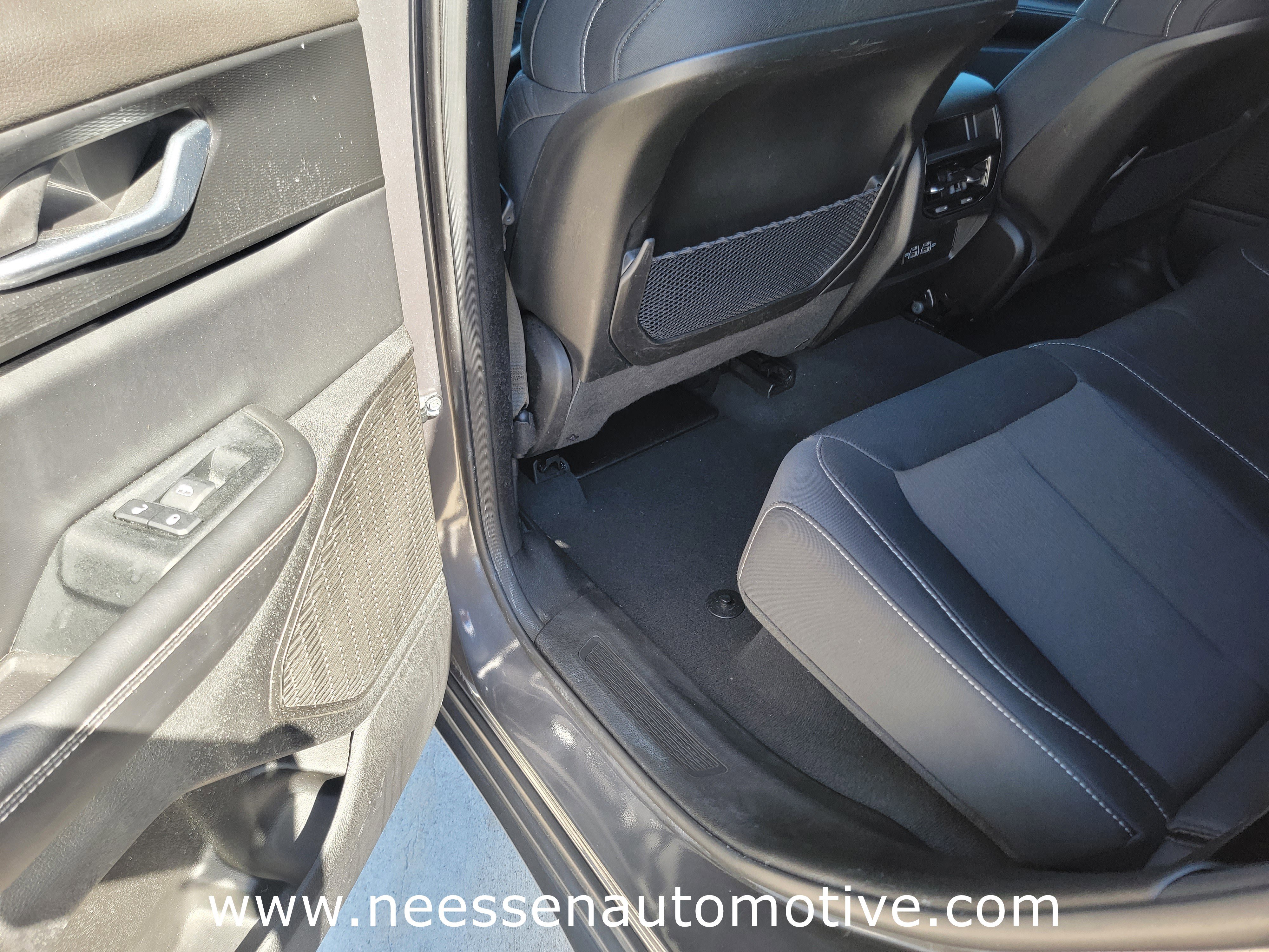 Used 2025 Jeep Grand Cherokee Laredo image 13