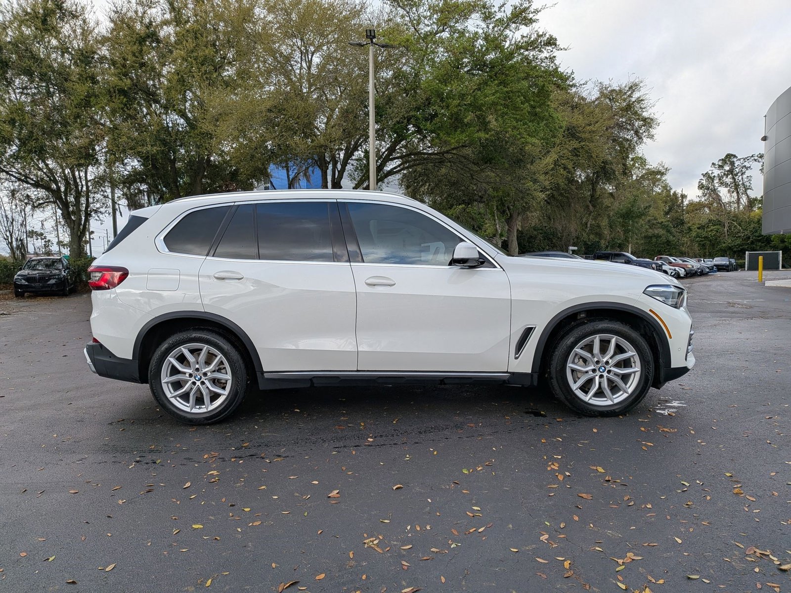 Used 2022 BMW X5 xDrive40i w/ Parking Assistance Package image 8