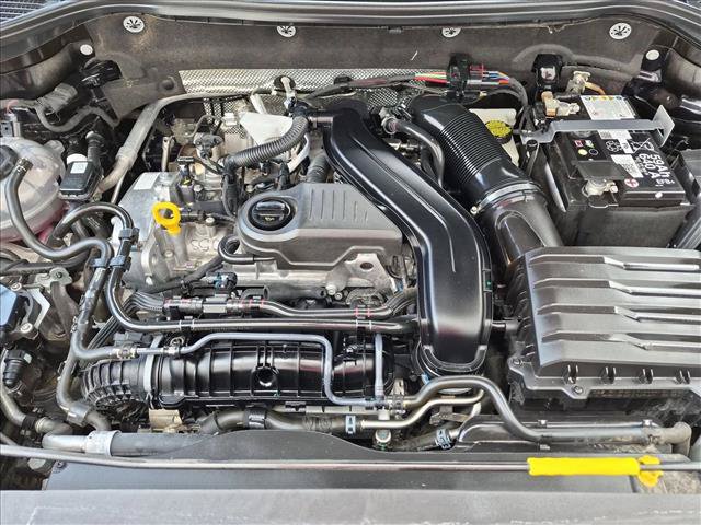 Used 2025 Volkswagen Taos SE FWD image 22