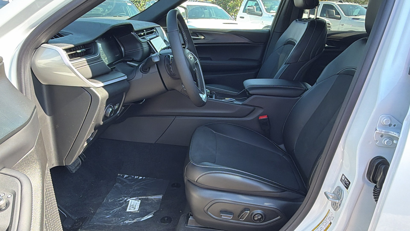 New 2027 Jeep Grand Cherokee Laredo X AWD/4WD image 17