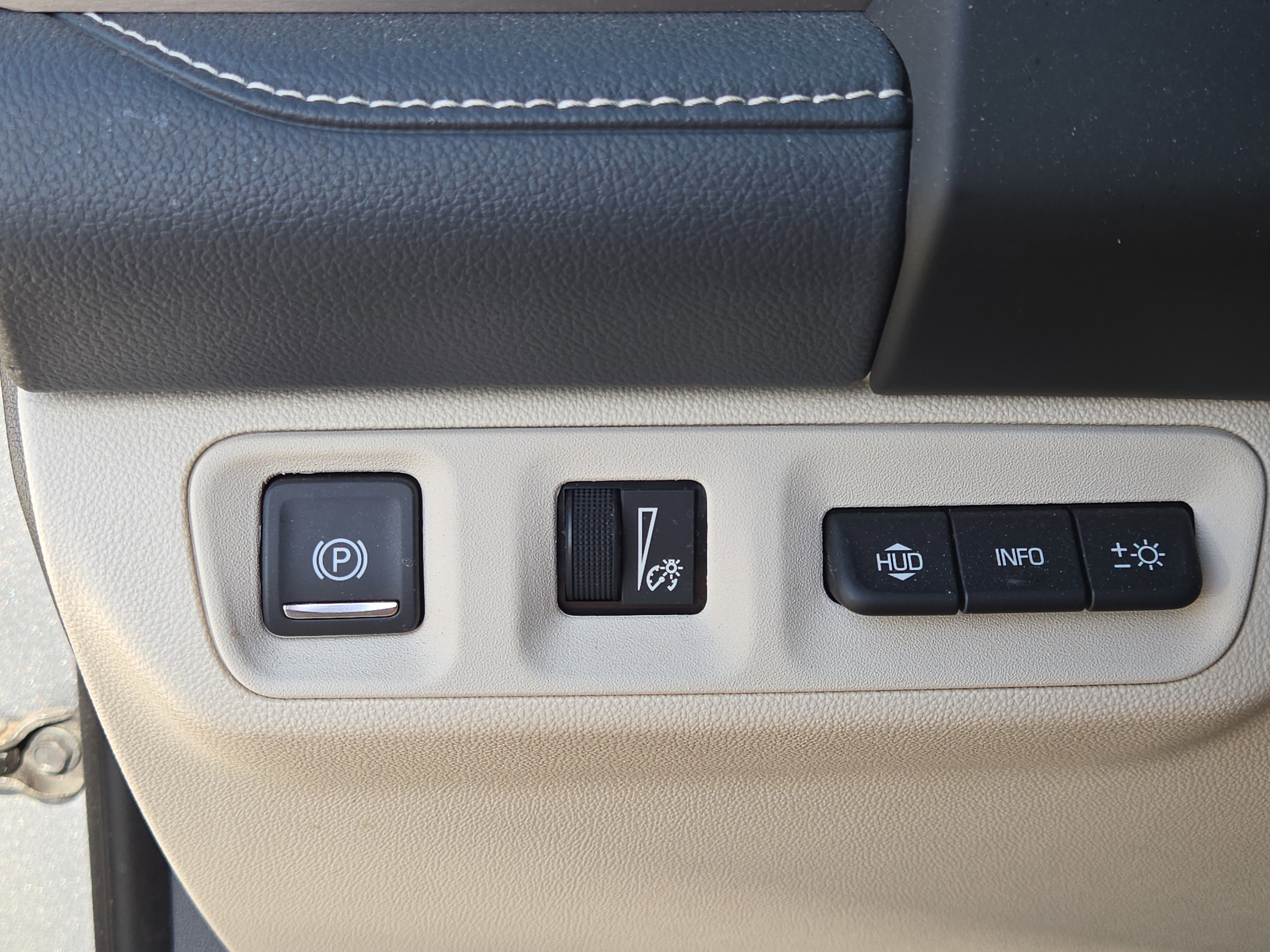 Used 2023 GMC Acadia Denali w/ Denali Technology Package FWD image 25