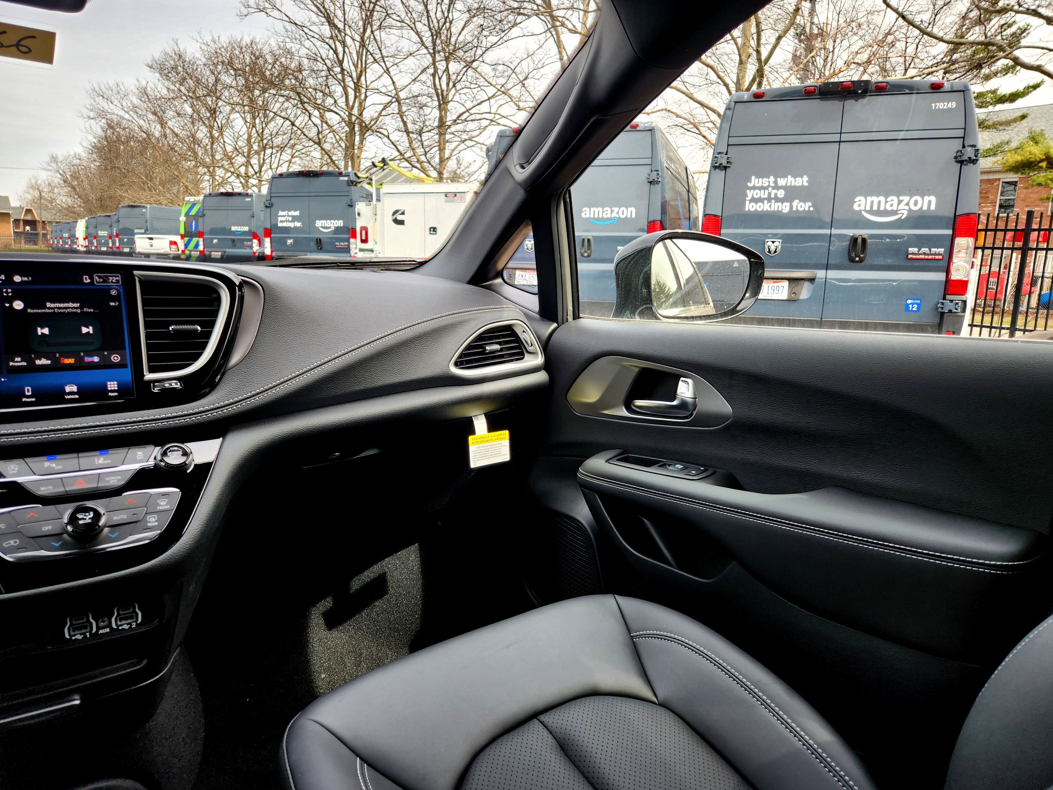 New 2025 Chrysler Pacifica Select image 29