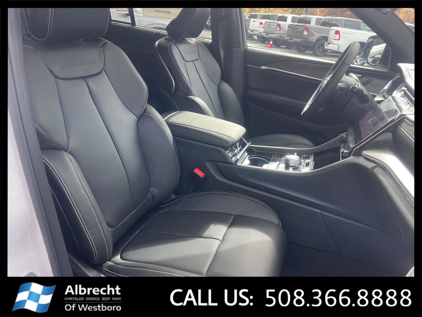 New 2025 Jeep Grand Cherokee Overland w/ Luxury Tech Group IV image 17