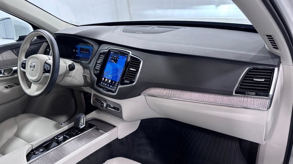 Certified 2024 Volvo XC90 B5 Plus w/ Protection Package Premier AWD/4WD image 17