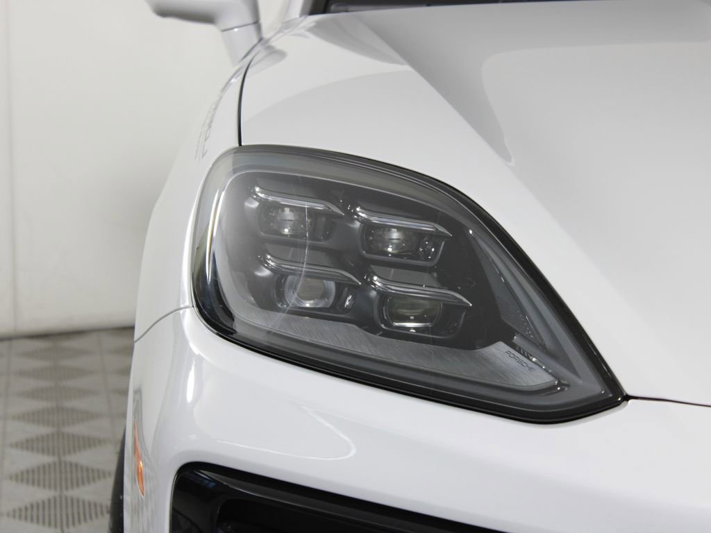Used 2026 Porsche Cayenne Coupe image 11