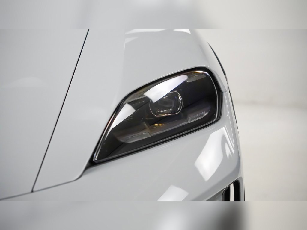 Certified 2025 Porsche Taycan 4S image 7