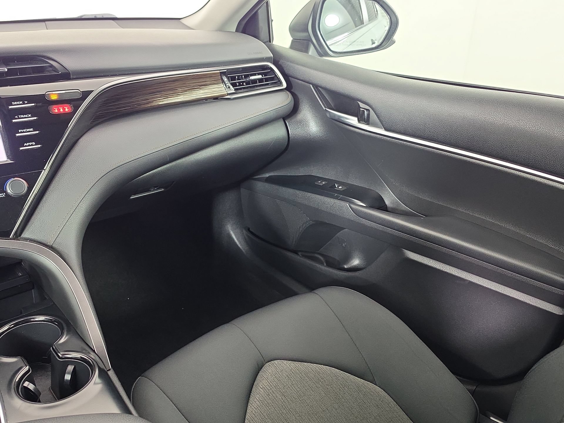 Used 2020 Toyota Camry LE FWD image 33