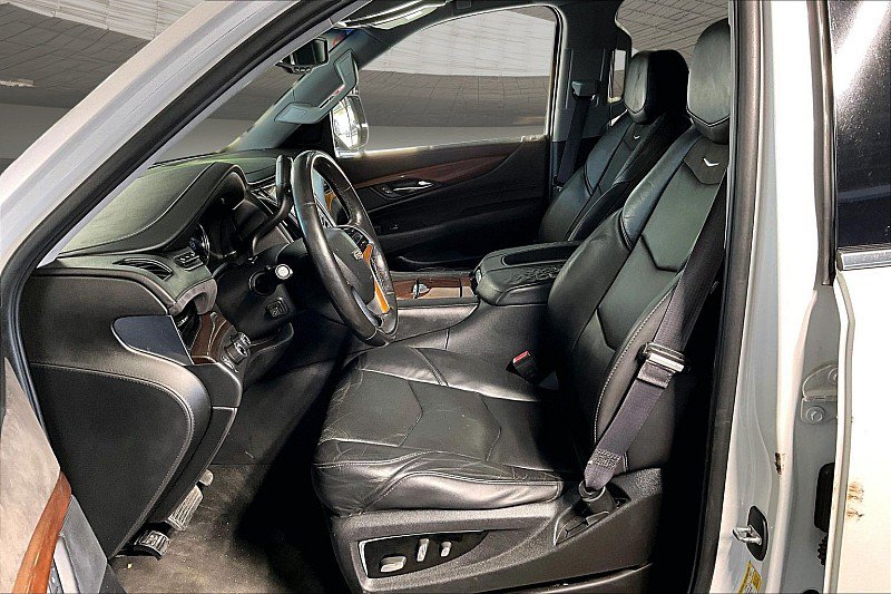 Used 2016 Cadillac Escalade Luxury AWD/4WD image 21